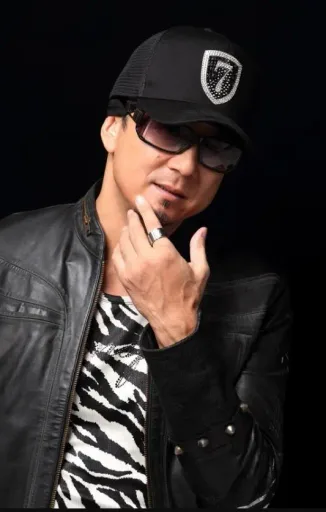 黒田崇矢头像